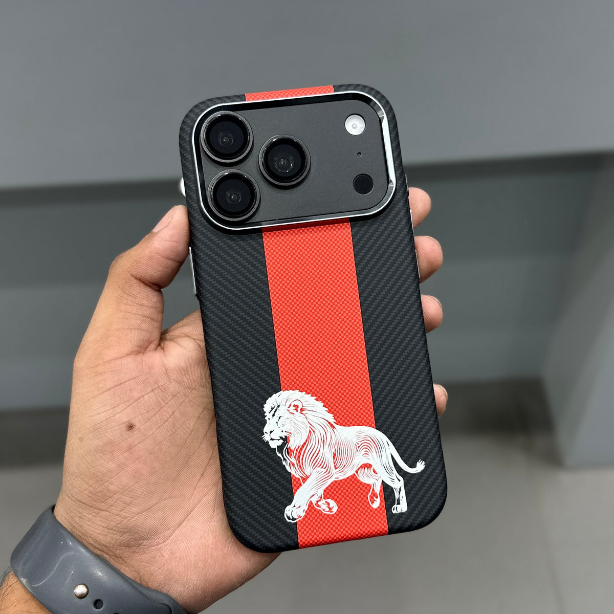LION CARBON MAGSAFE CASE - BLACK - RED ( No. 3734 )