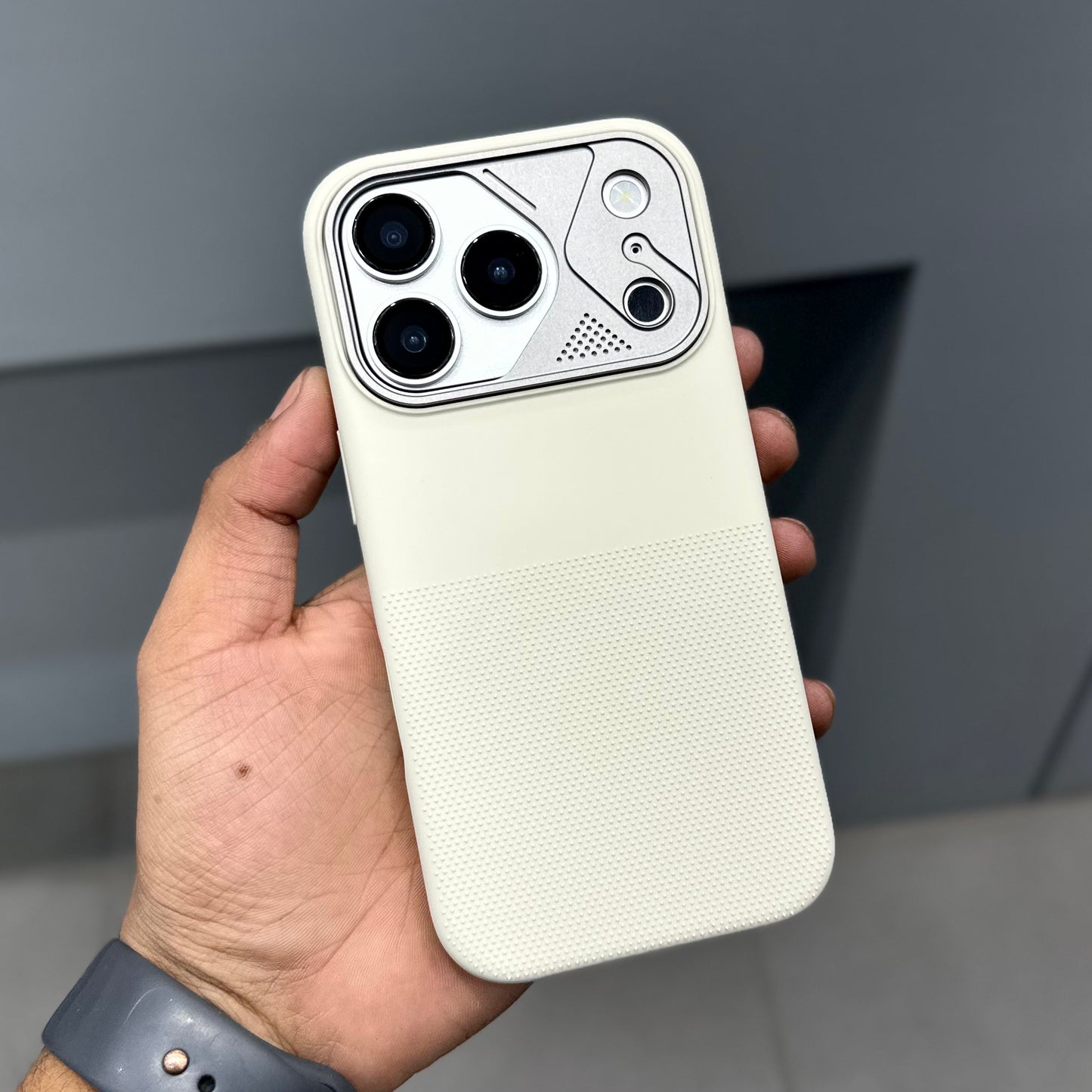 CMAQ IRON EDGE MAGSAFE CASE - BEIGE GREY ( No. 3000 )