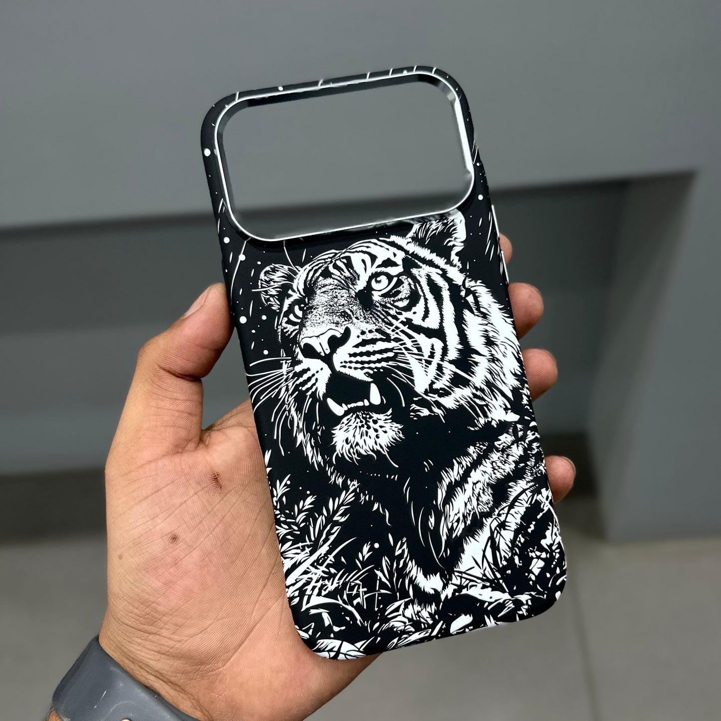 LUXO MAGSAFE CASE - BLACK WHITE TIGER ( No. 3659 )