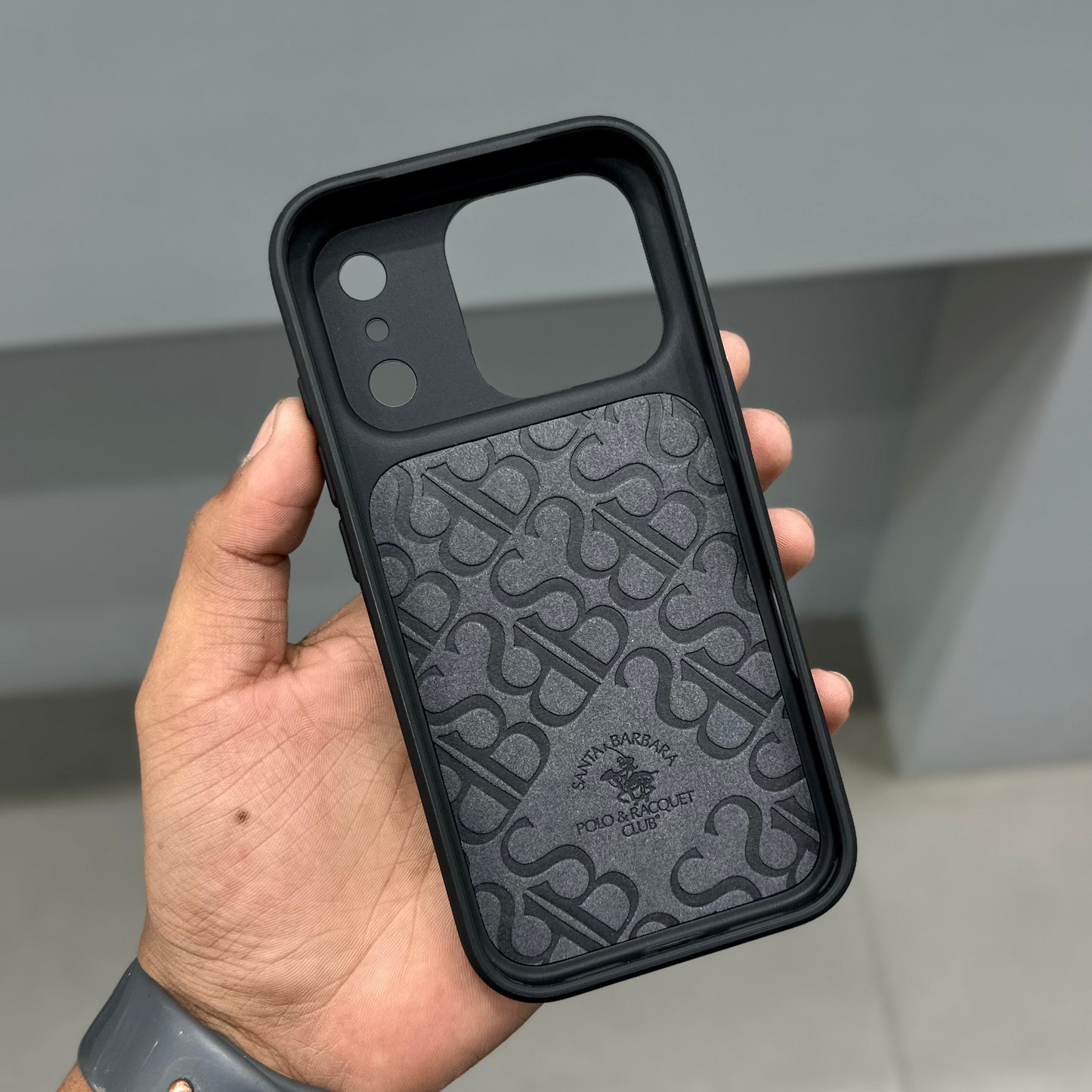 Santa Barbara Questa-Black with Magsafe Case ( No. 2001 ) 17 Series