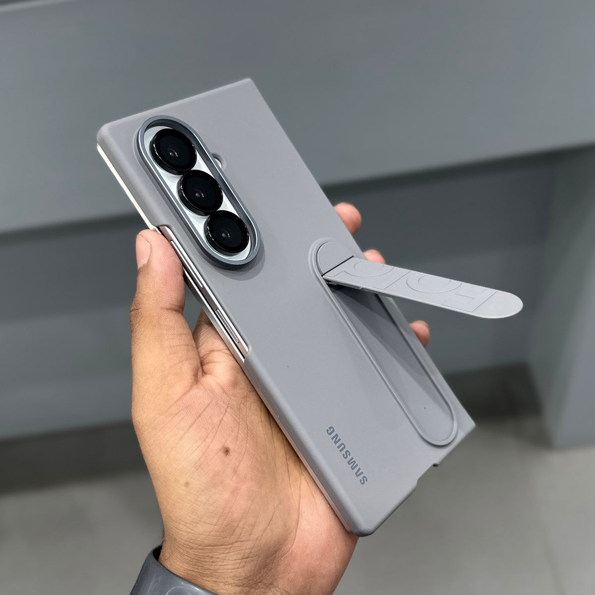 DREAMS STANDING CASE - DARK GREY ( No. 3897 )