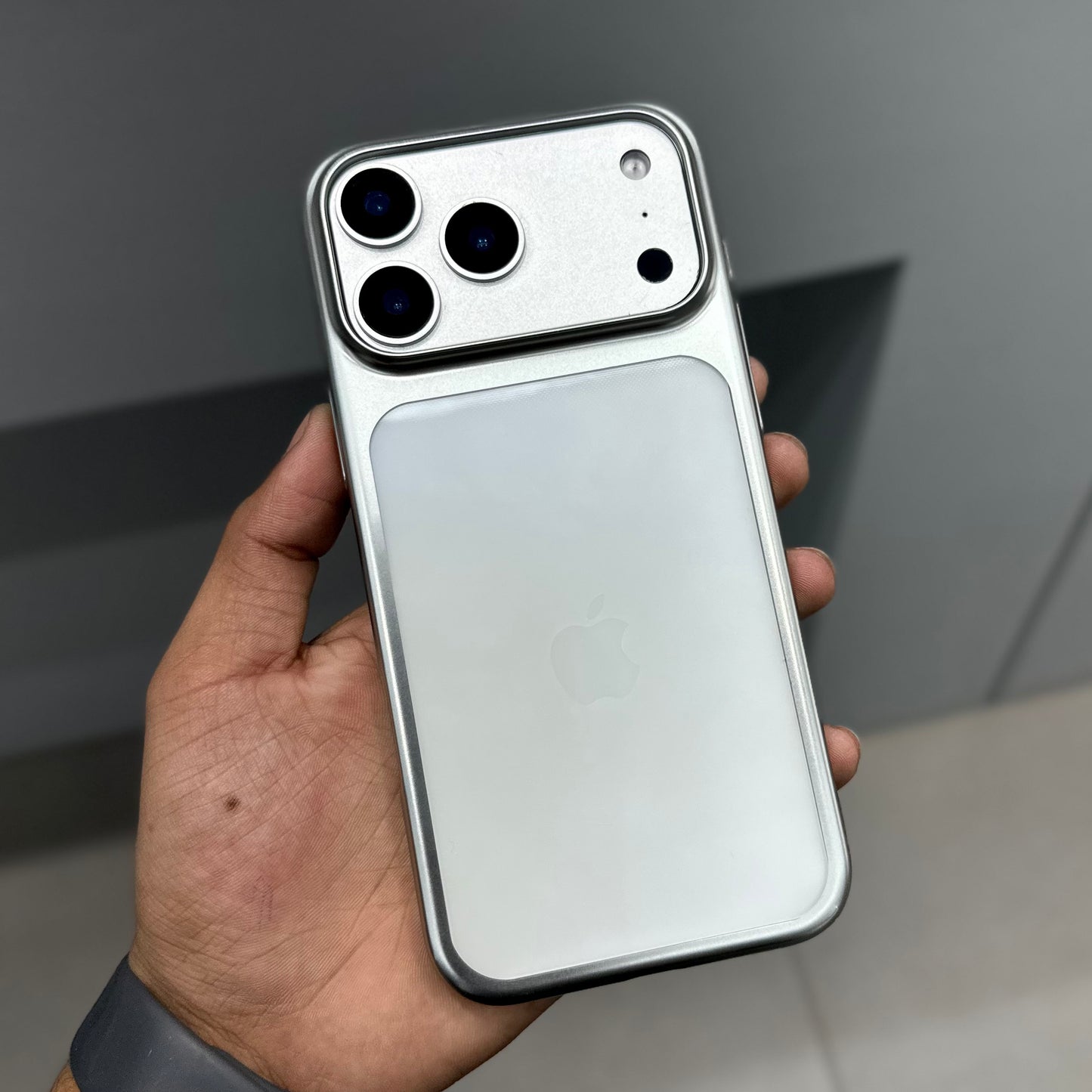 TRANZO SHIELD PRO CASE - WHITE (SILVER) ( No. 2841 )