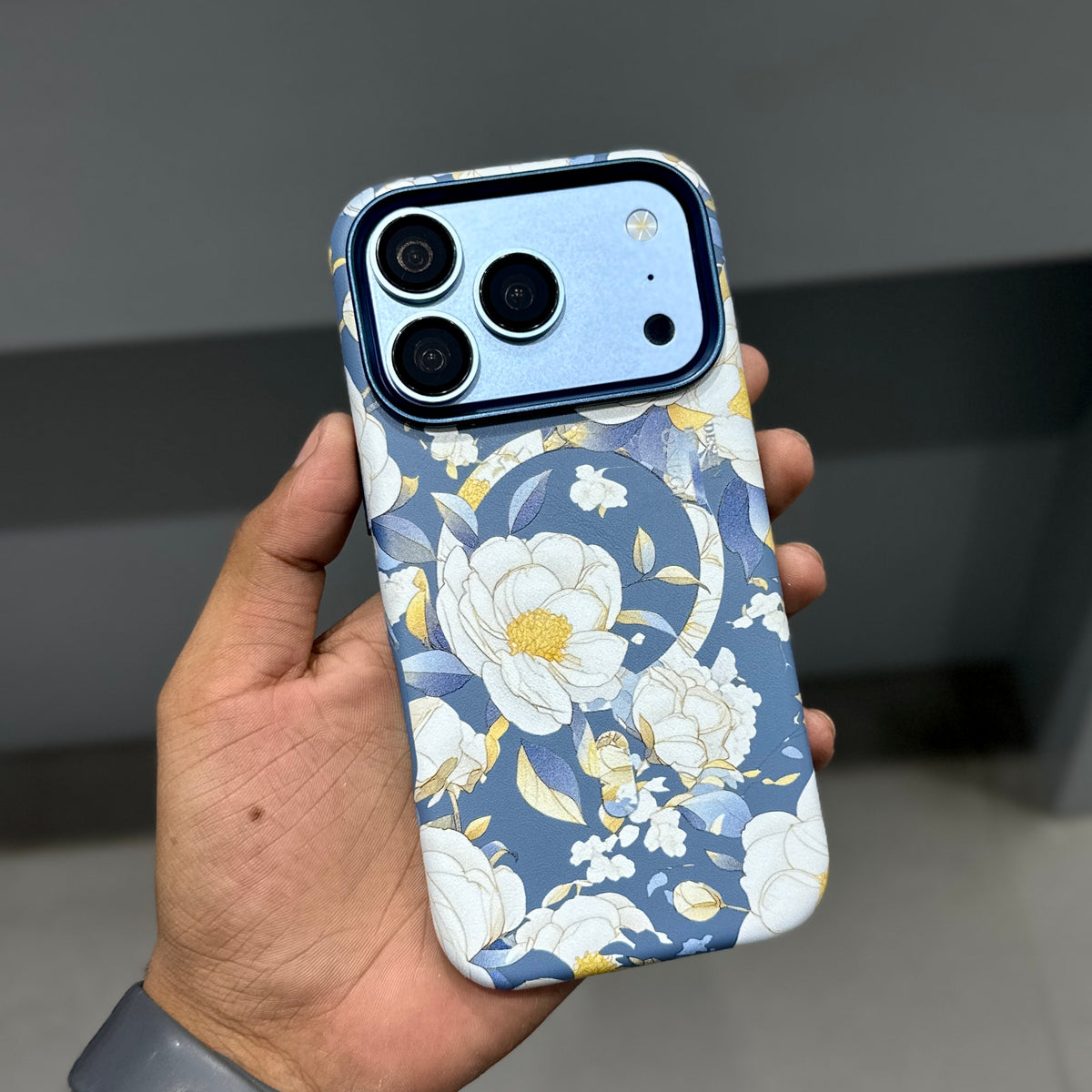ONE GIF FLORAL EMPRESS EDITION MAGSAFE CASE - BLUE WHITE ( No. 4052 )