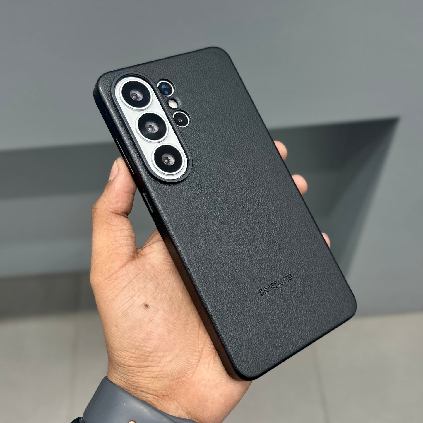 SAFFRON ELITE CASE WITH MAGSAFE - BLACK ( No. 2952 )