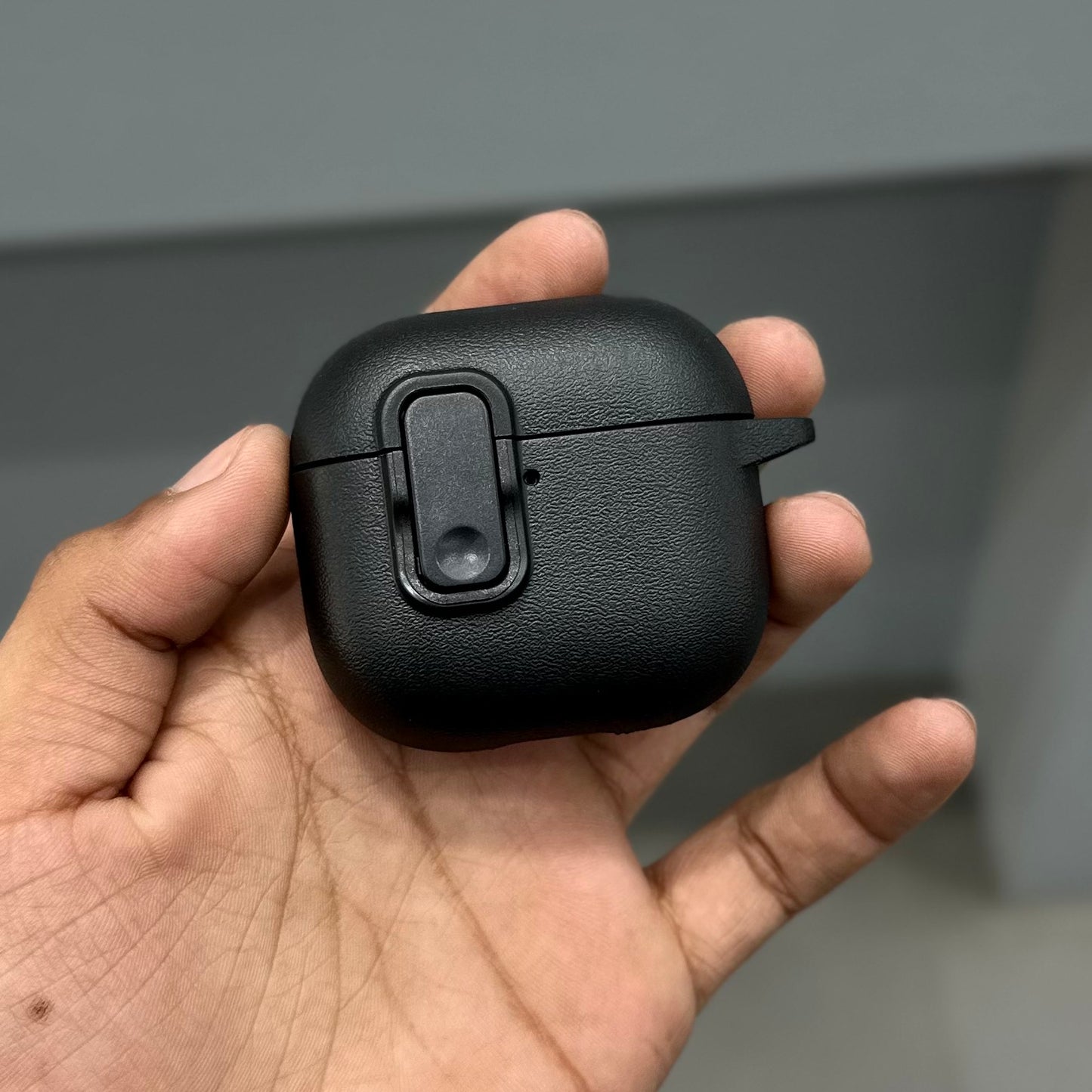 ANUMO LOCK AIRPODS CASE - BLACK ( No. 3091 )